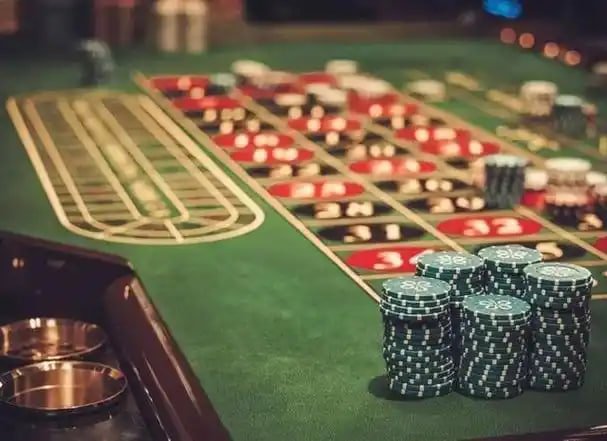 Filipino players browsing 999jl sports and casino categories on mobile